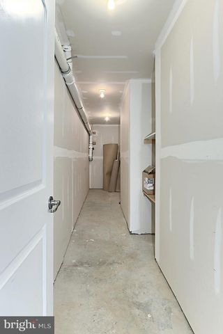 22219 FALLING TER, Ashburn, VA 20148