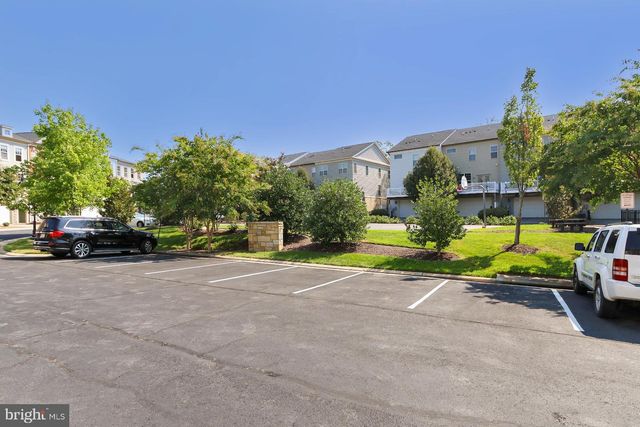 22219 FALLING TER, Ashburn, VA 20148