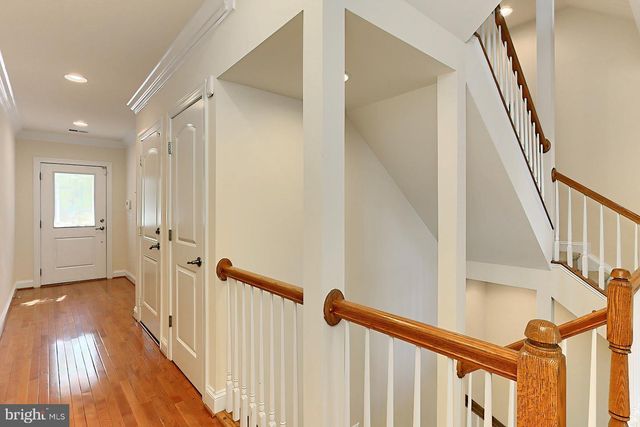 22219 FALLING TER, Ashburn, VA 20148