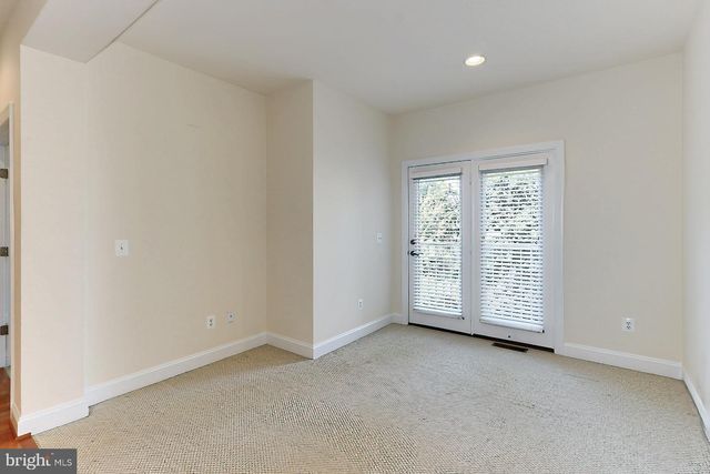 22219 FALLING TER, Ashburn, VA 20148