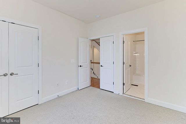 22219 FALLING TER, Ashburn, VA 20148
