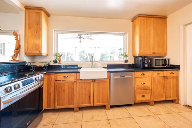 741 NW 97th Terrace, Pembroke Pines, FL 33024