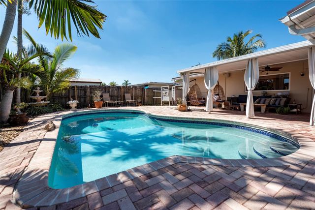 741 NW 97th Terrace, Pembroke Pines, FL 33024