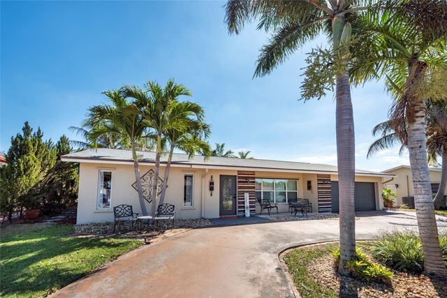 741 NW 97th Terrace, Pembroke Pines, FL 33024