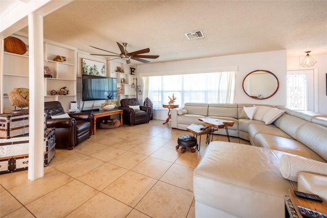 741 NW 97th Terrace, Pembroke Pines, FL 33024