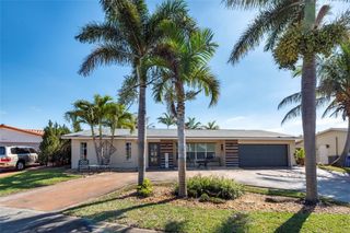 741 NW 97th Terrace, Pembroke Pines, FL 33024