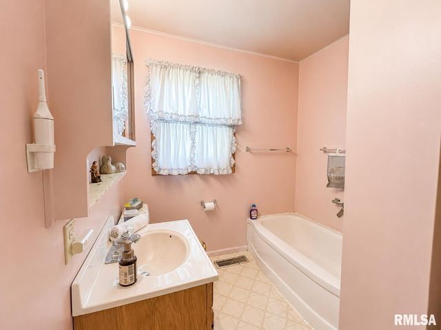 1904 BLACK Avenue, Springfield, IL 62702