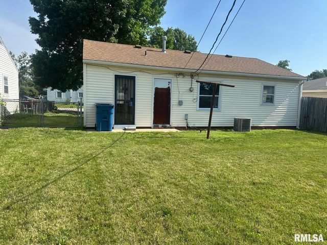 1904 BLACK Avenue, Springfield, IL 62702