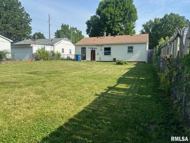 1904 BLACK Avenue, Springfield, IL 62702