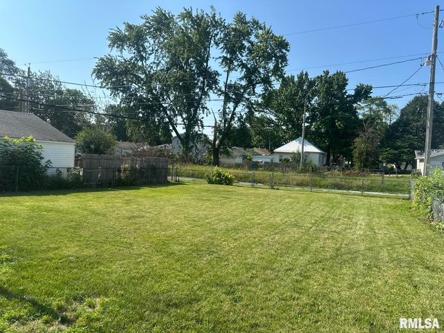 1904 BLACK Avenue, Springfield, IL 62702