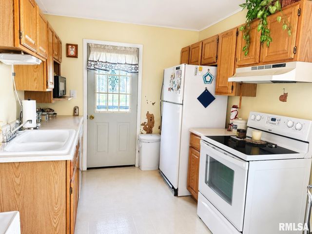 1904 BLACK Avenue, Springfield, IL 62702