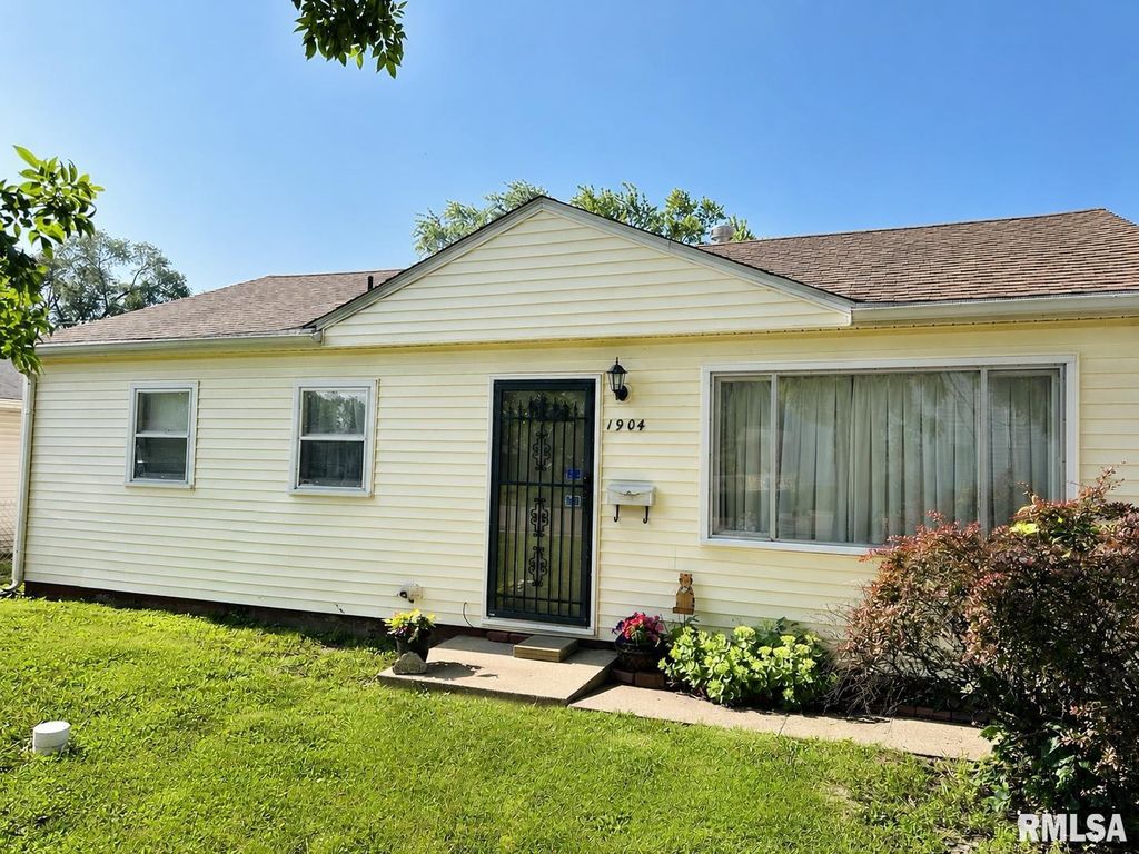 1904 BLACK Avenue, Springfield, IL 62702