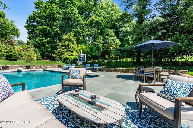 15 Circle Drive, Rumson, NJ 07760