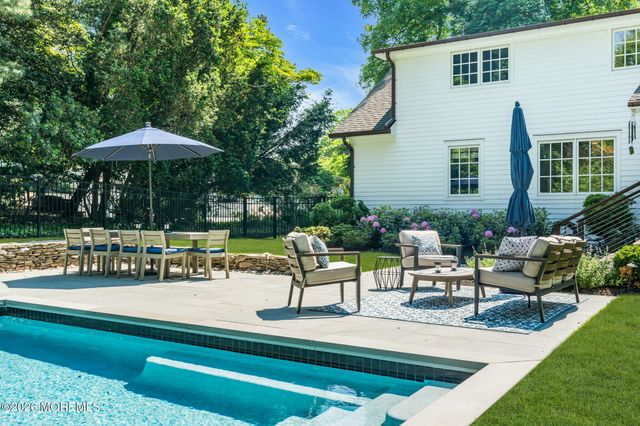 15 Circle Drive, Rumson, NJ 07760