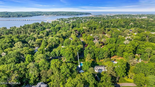 15 Circle Drive, Rumson, NJ 07760