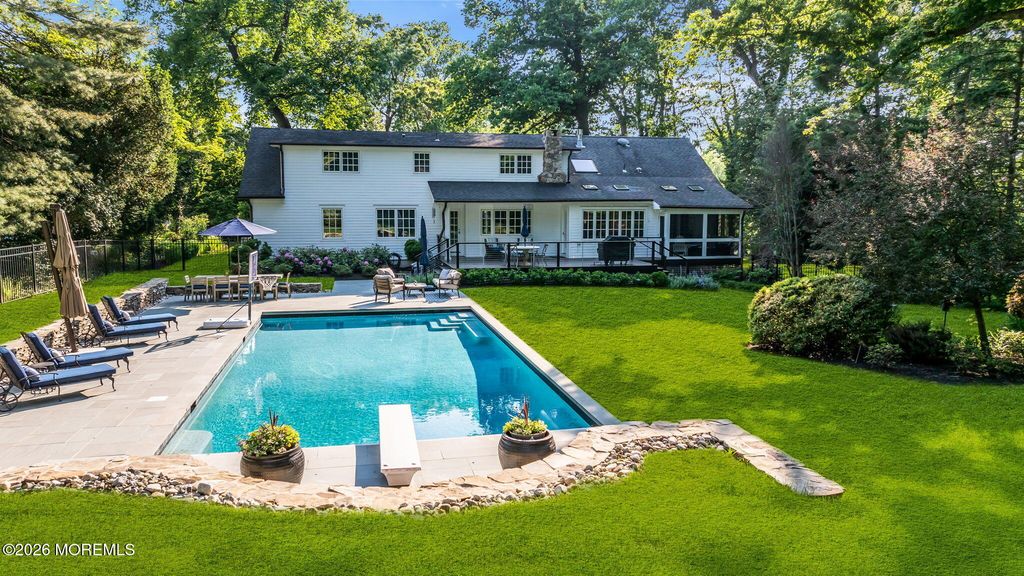 15 Circle Drive, Rumson, NJ 07760