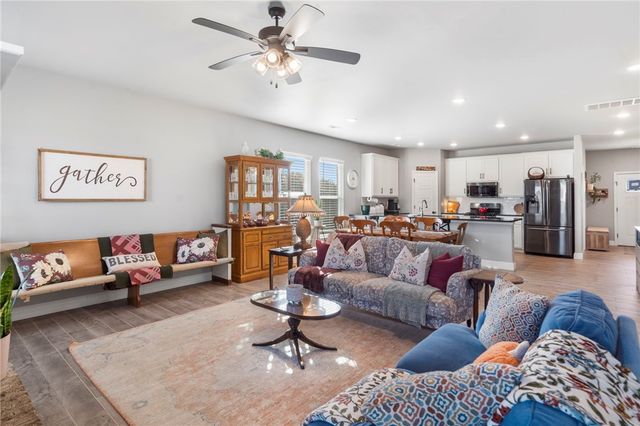 102 Manfield Avenue, Pea Ridge, AR 72751