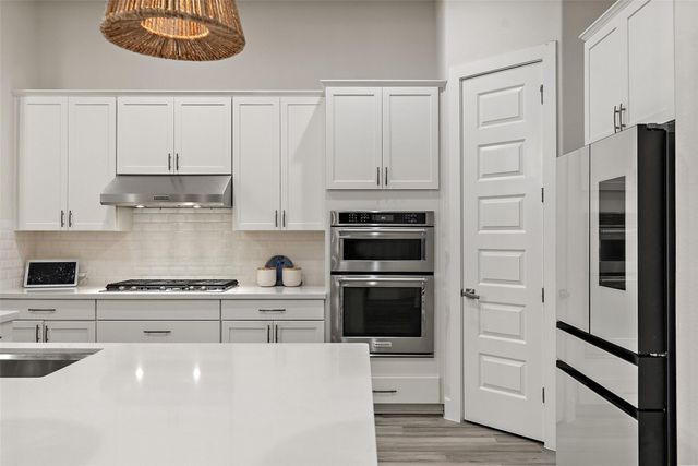 207 LODESTONE LN, Austin, TX 78738