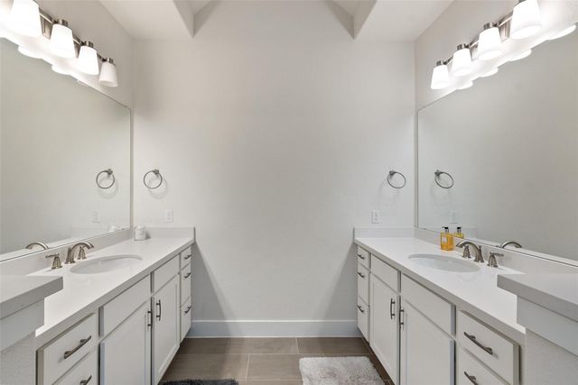 207 LODESTONE LN, Austin, TX 78738