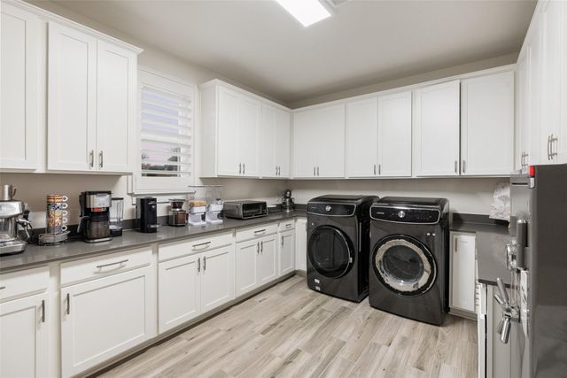 207 LODESTONE LN, Austin, TX 78738