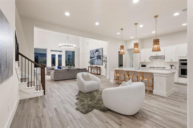 207 LODESTONE LN, Austin, TX 78738