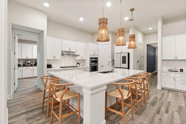 207 LODESTONE LN, Austin, TX 78738