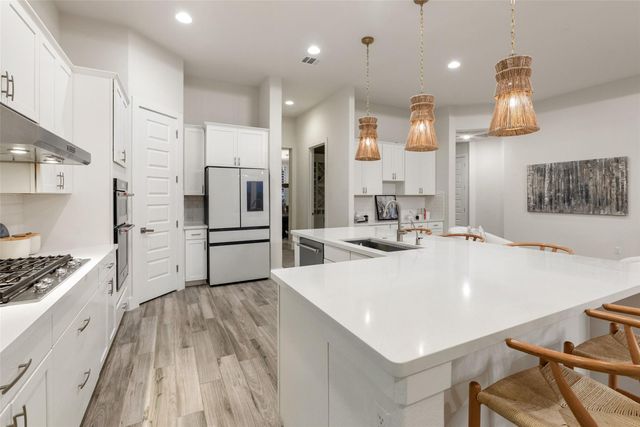 207 LODESTONE LN, Austin, TX 78738