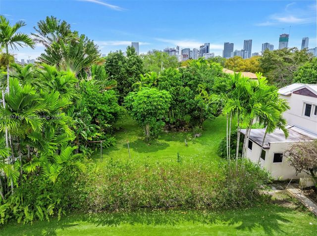 701 SW 27th Rd, Miami, FL 33129