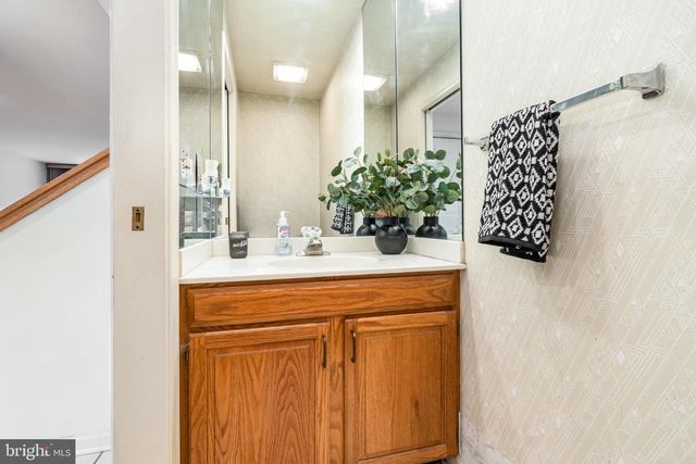 19 WOODLAND EST, Lebanon, PA 17042