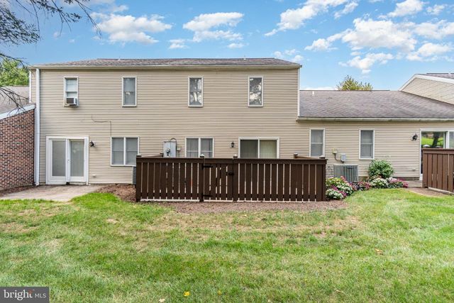 19 WOODLAND EST, Lebanon, PA 17042