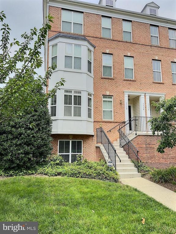 5548 CAPITAL GATEWAY DR #393, Suitland, MD 20746