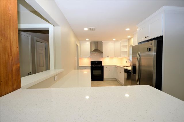 1945 Coulcrest Drive, Houston, TX 77055