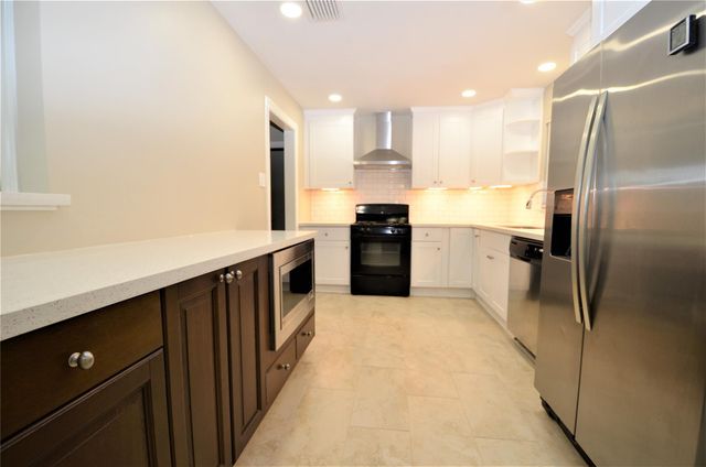 1945 Coulcrest Drive, Houston, TX 77055