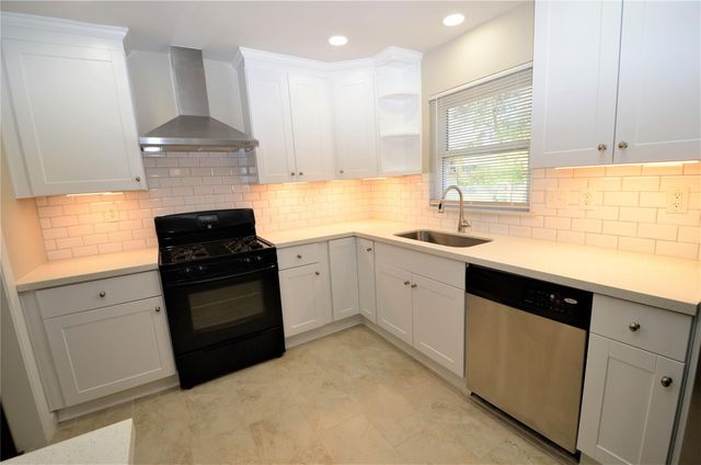 1945 Coulcrest Drive, Houston, TX 77055