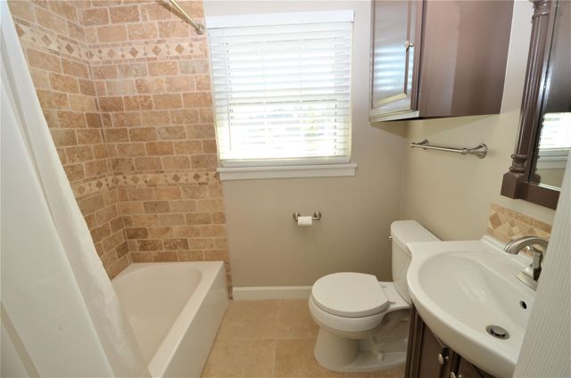 1945 Coulcrest Drive, Houston, TX 77055