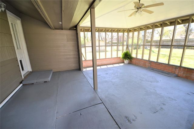 1945 Coulcrest Drive, Houston, TX 77055