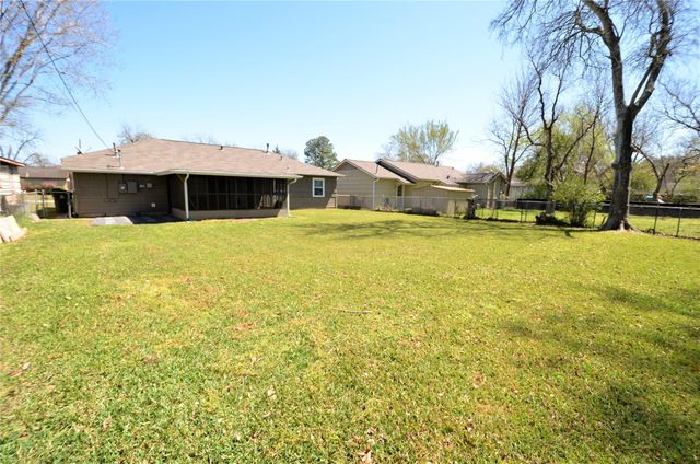 1945 Coulcrest Drive, Houston, TX 77055