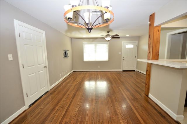 1945 Coulcrest Drive, Houston, TX 77055