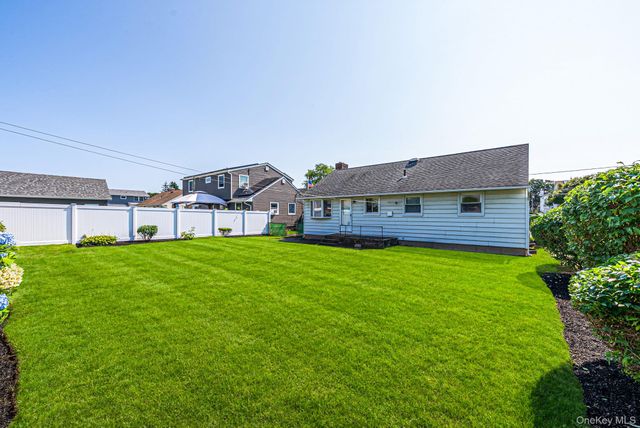 177 10th Street, Bethpage, NY 11714