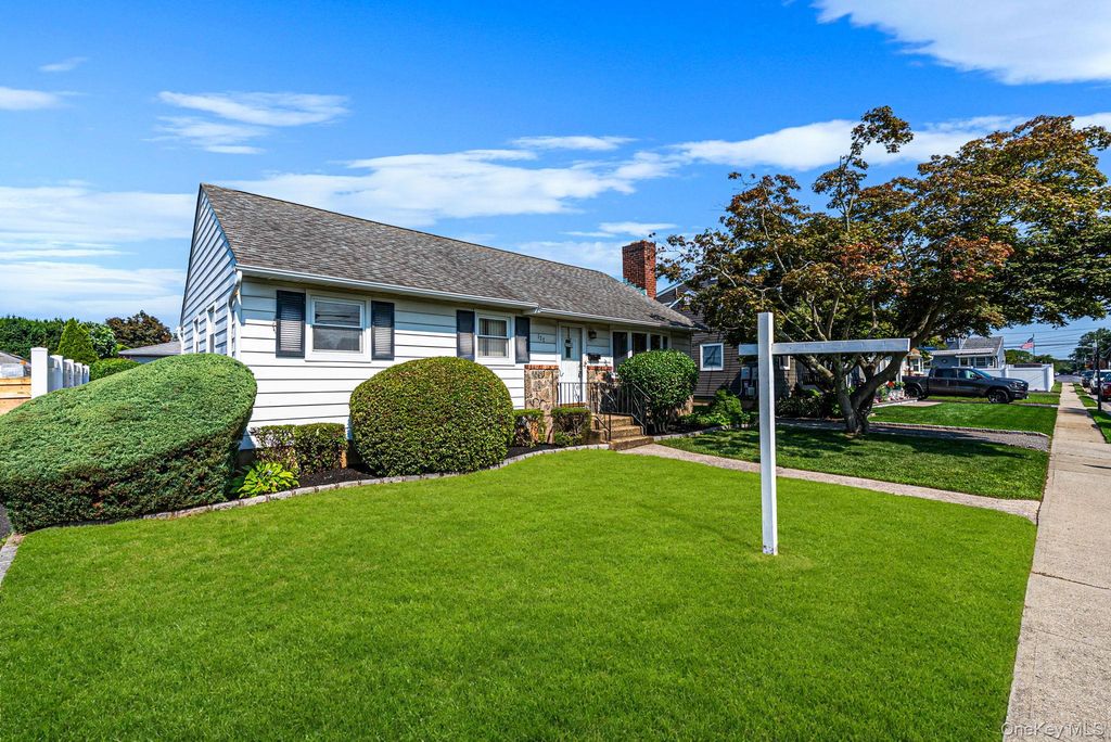 177 10th Street, Bethpage, NY 11714 — photo 2