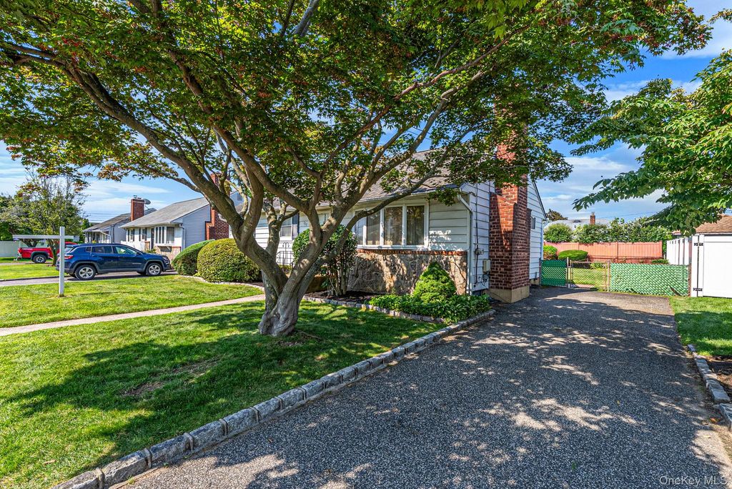 177 10th Street, Bethpage, NY 11714 — photo 3