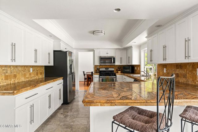 105 Smoke Tree Avenue, Oak Park, CA 91377