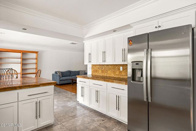 105 Smoke Tree Avenue, Oak Park, CA 91377