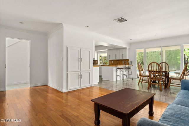 105 Smoke Tree Avenue, Oak Park, CA 91377