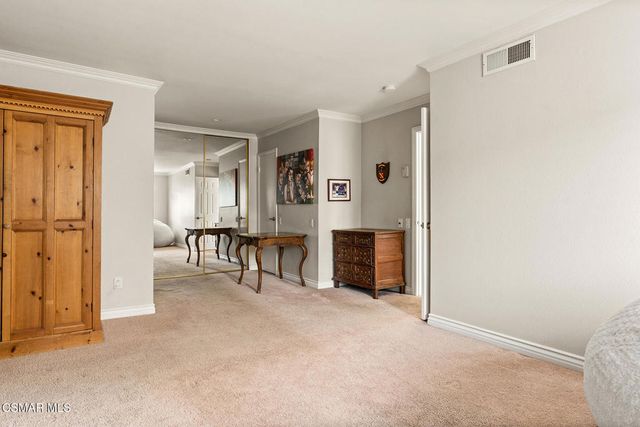 105 Smoke Tree Avenue, Oak Park, CA 91377