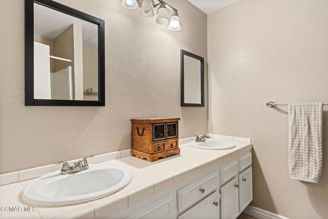 105 Smoke Tree Avenue, Oak Park, CA 91377