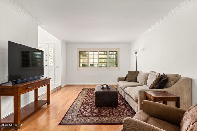 105 Smoke Tree Avenue, Oak Park, CA 91377