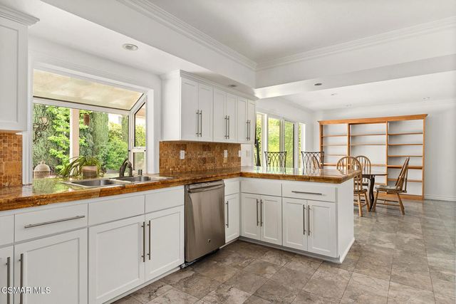 105 Smoke Tree Avenue, Oak Park, CA 91377