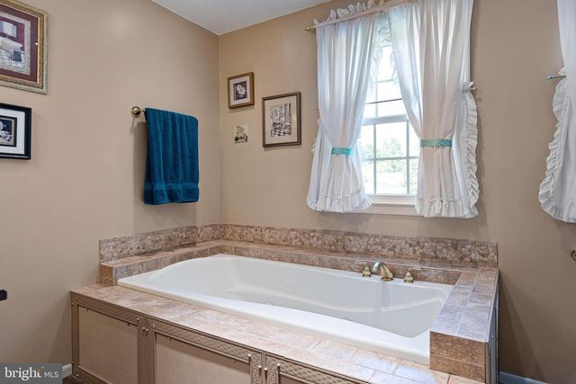 2324 KENNWYNN RD, Wilmington, DE 19810