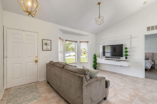 18 LEE DRIVE, Palm Coast, FL 32137